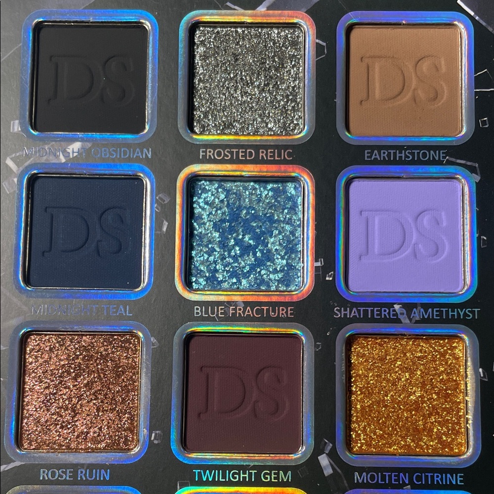 Dede signature broken jewels eyeshadow palette - Picture 2 of 7